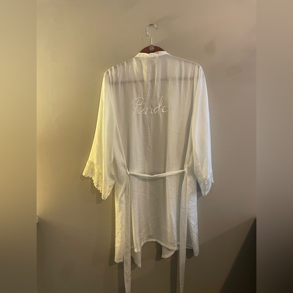 Bride Embroidered White Lace Robe No Tag - Picture 4 of 5